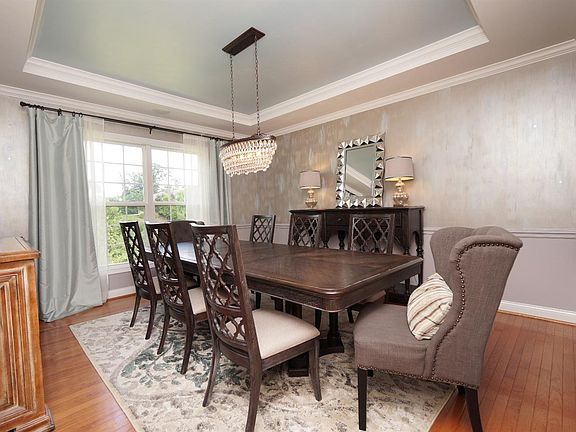 4th image of 1097 Westchester Way