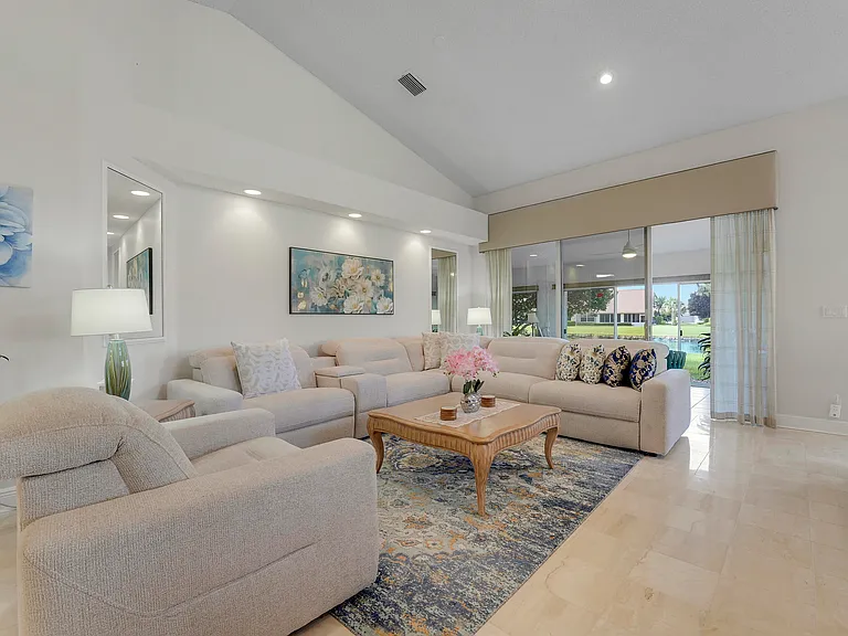 7136 Ashford Ln — Photo 14