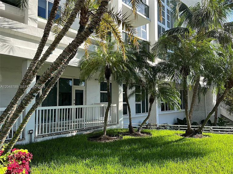 10275 Collins Ave #112 — Photo 5