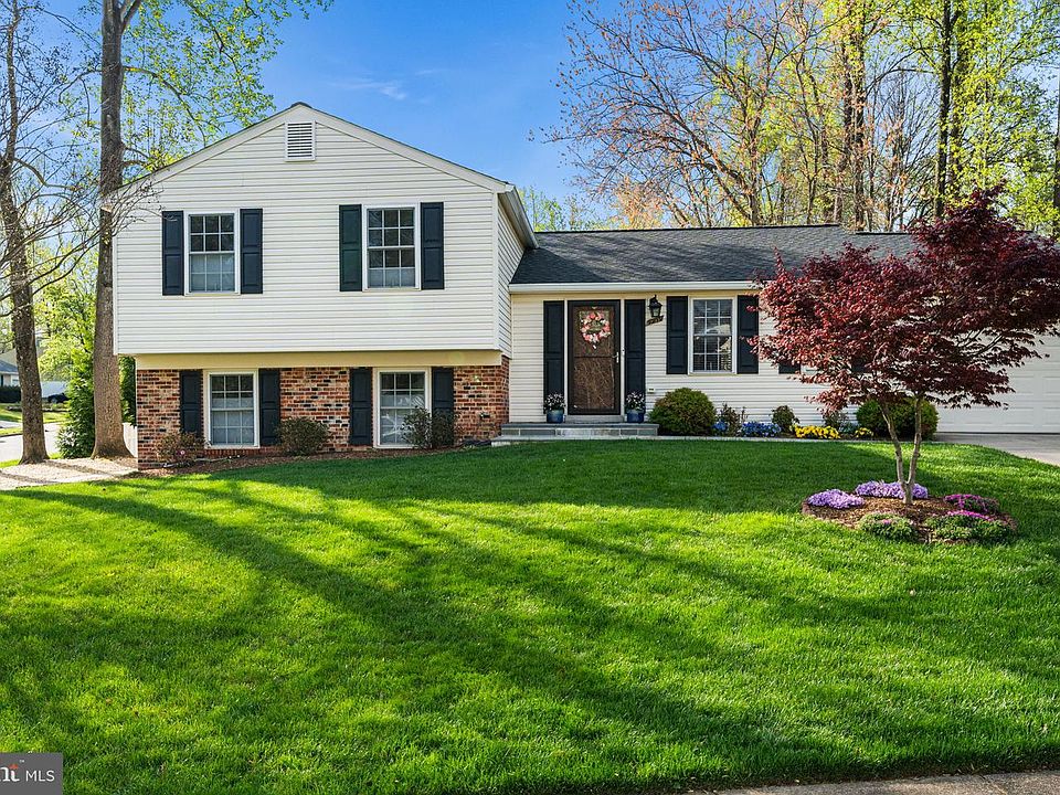 1st image of 9219 Claytonia Ln