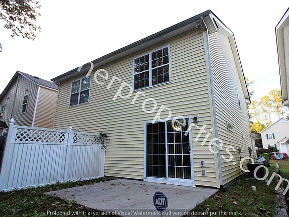 3rd image of 101 Winterberry Ln Unit A