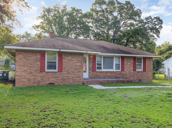 1941 Westhill Dr, Fayetteville, NC 28304