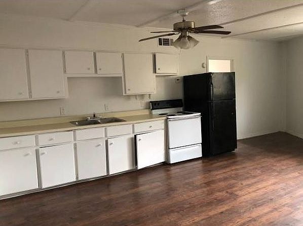 2nd image of 708 Blazier St #C