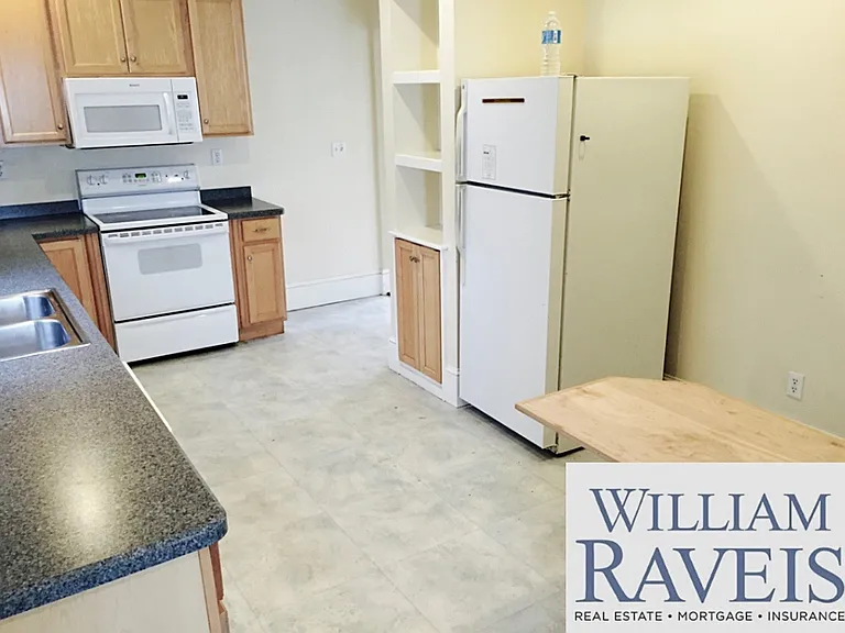 67 1/2 Roseneath Ave #1 — Photo 5