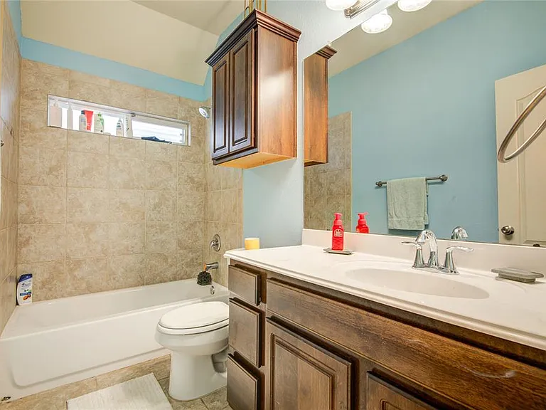 1511 Andrews St — Photo 15