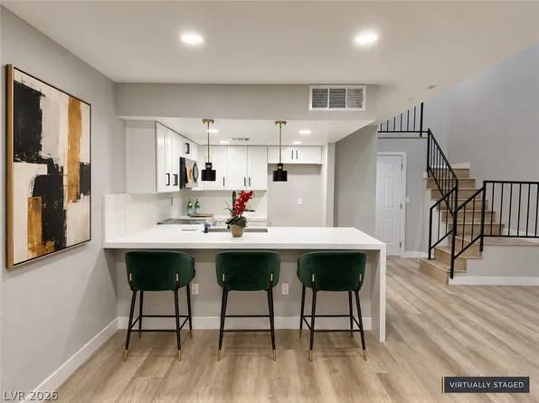2471 Old Forge Ln APT 103, Winchester, NV 89121