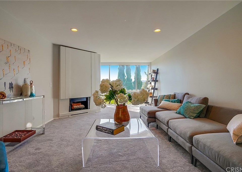 1st image of 12830 Burbank Blvd Unit 203