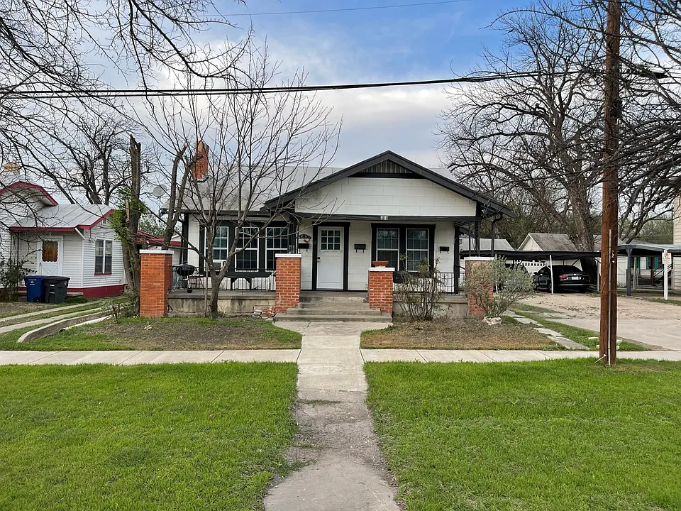 1615 N Interstate Highway 35