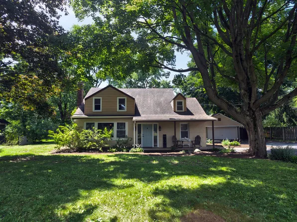 483 E Crystal Lake Ave, Crystal Lake, IL 60014