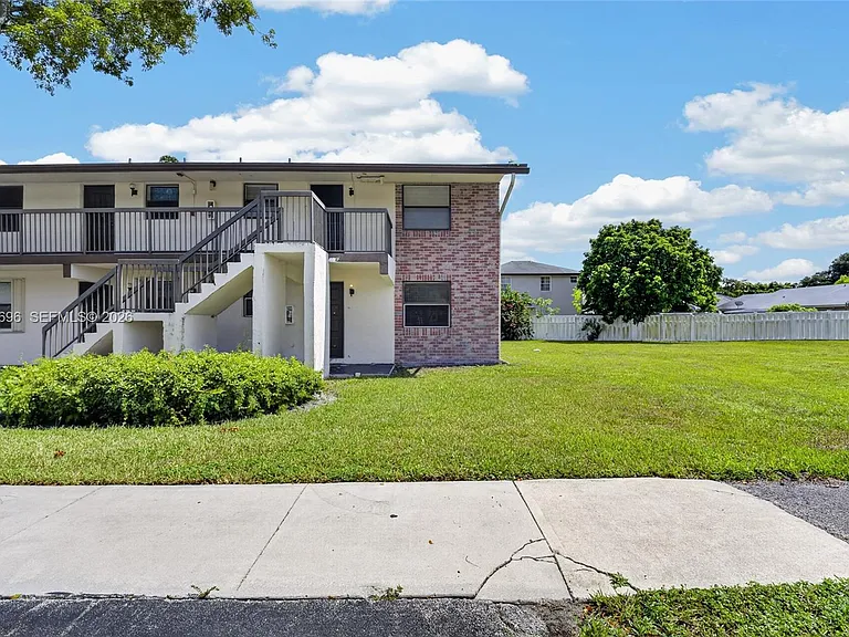 6001 Shakerwood Cir #108 — Photo 2
