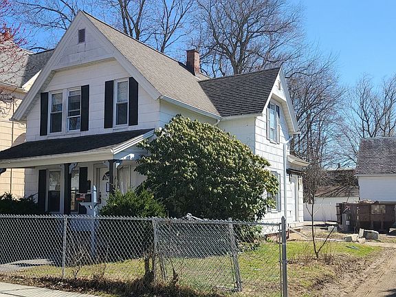2nd image of 72 Beacon Ave