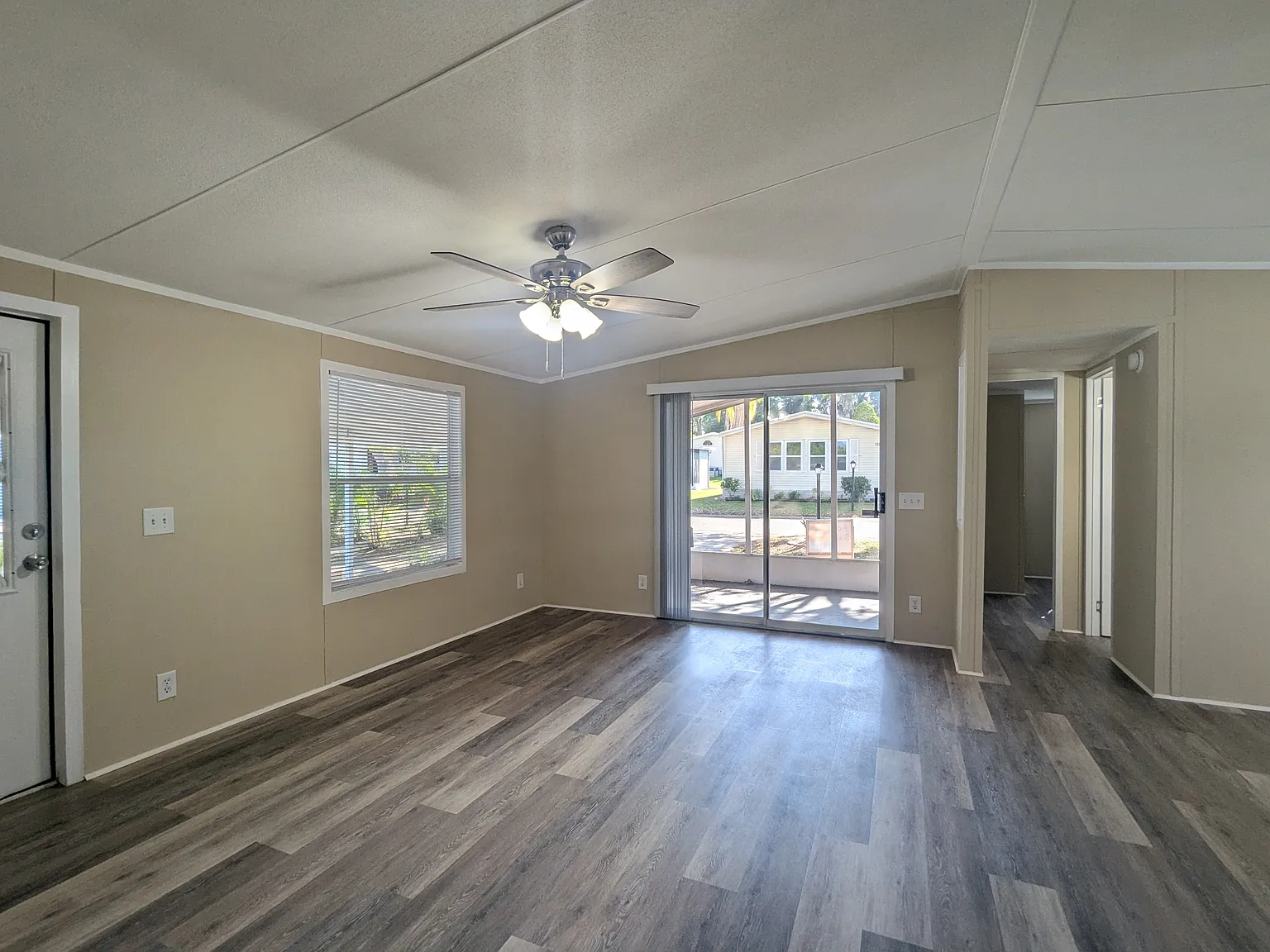 2 bed, 2.0 bath, 960 sqft, $1,400 — Photo 2