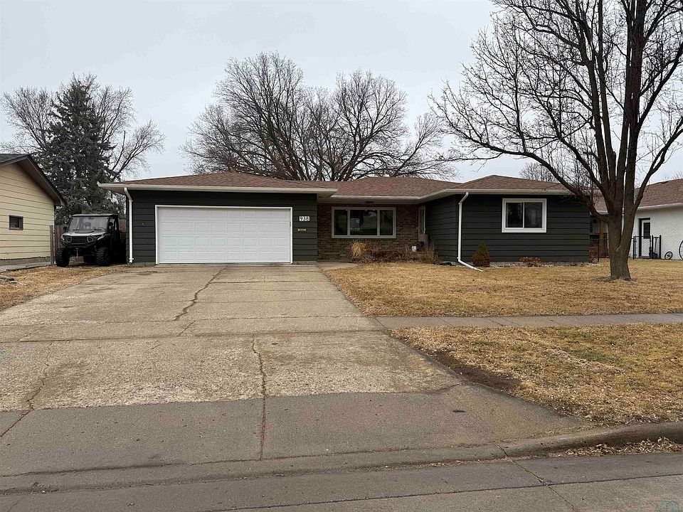 1st image of 938 Crestview Dr