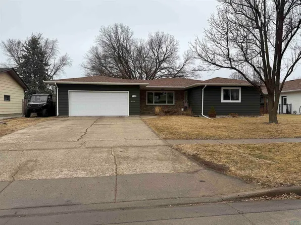938 Crestview Dr, Vermillion, SD 57069