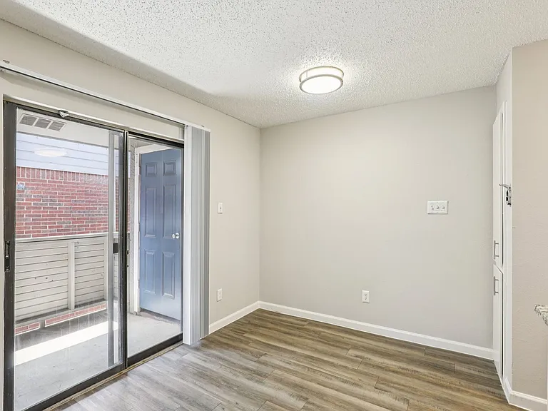 Claro Court Apartments — Photo 12
