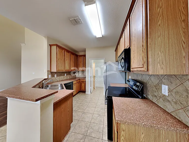 3706 Boxwood Dr — Photo 4