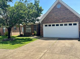 8262 Regal Bend Dr, Olive Branch, MS 38654