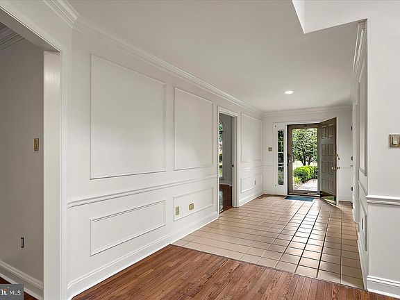 4th image of 611 N Park Dr