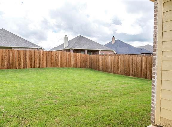 4th image of 105 Donna Cir