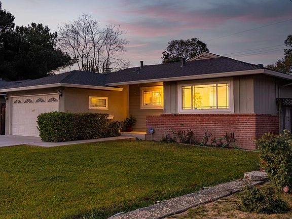 3rd image of 3573 Cabrillo Ave