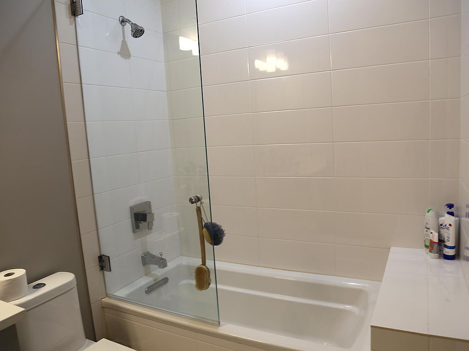 Full guest bathroom