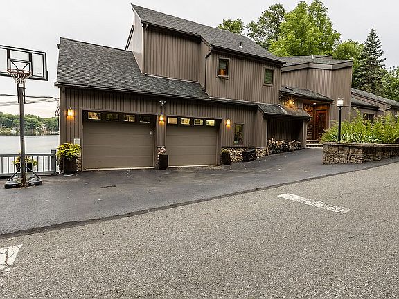 5th image of 2220 Lakeside Dr W