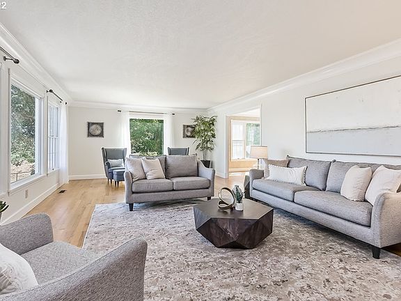 Living Room>