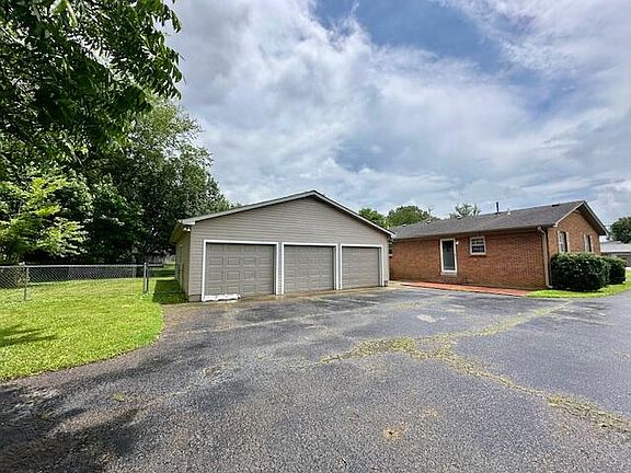 2nd image of 1704 Keenland Dr