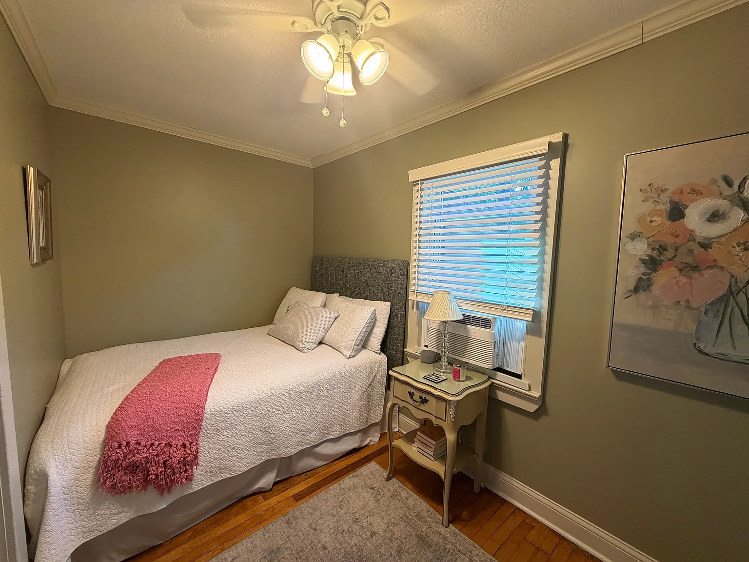 2 bed, 900 sqft, $1,600 — Photo 4