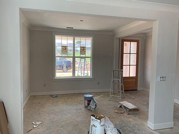 3rd image of 552 Shreve Oak Cir