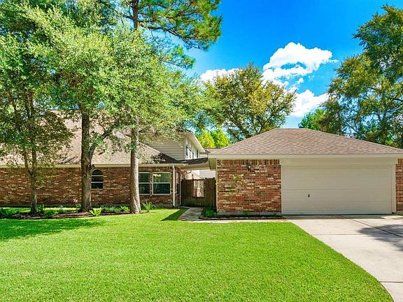 The perfect setting to the perfect house - corner lot on double cul de sac - nice covered walkway from the oversized two car garage to the house - fenced back yard!