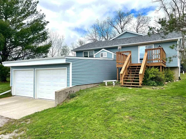 1381 140th St, Belle Plaine, IA 52208