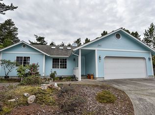 4 Eden Ln, Florence, OR 97439