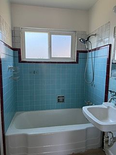 5th image of 727 Pleasanton Pl