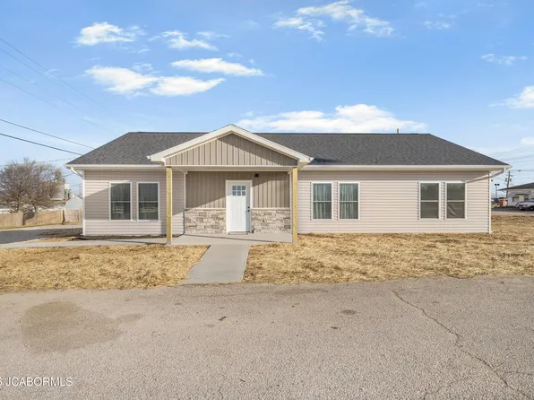 1202 Hillcrest Rd, California, MO 65018