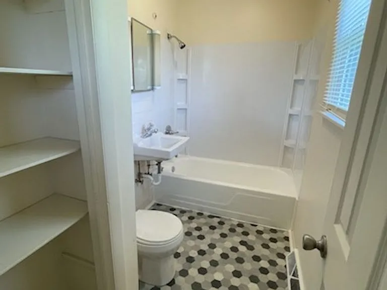 202 S Munroe St — Photo 14