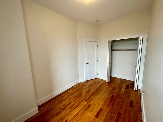 Rented by Max Apt LLC | media 18