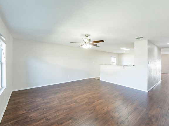 3rd image of 1100 Grace Dr