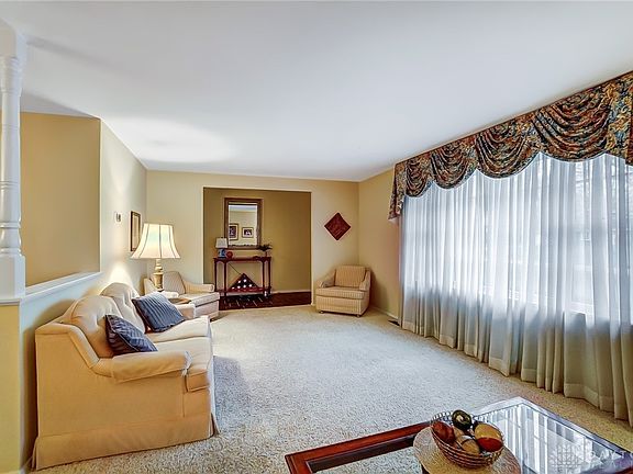 4th image of 815 Hyde Park Dr