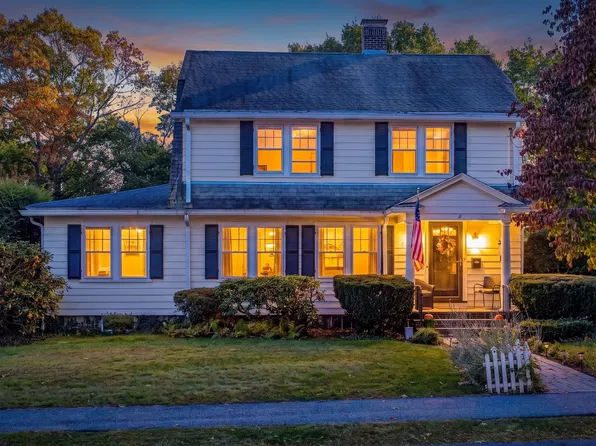 130 Grosvenor Rd, Needham, MA 02492
