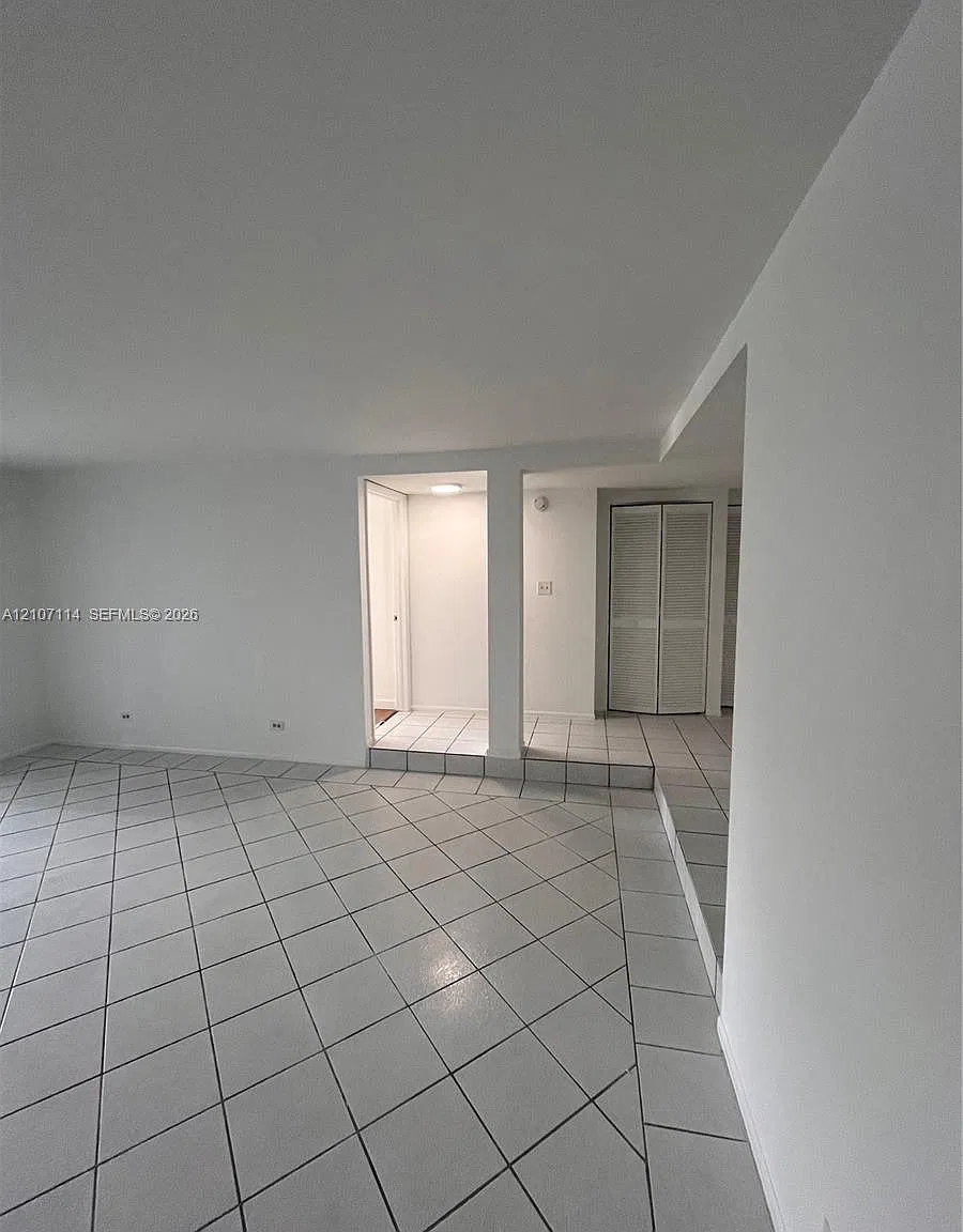 3650 Inverrary Dr — Photo 1
