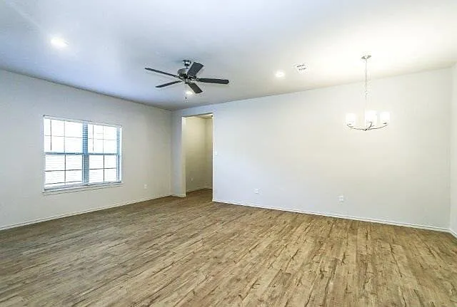 3 bed, 2.0 bath, 1424 sqft, $1,550 — Photo 4