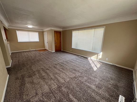 4th image of 408 15th Ave S