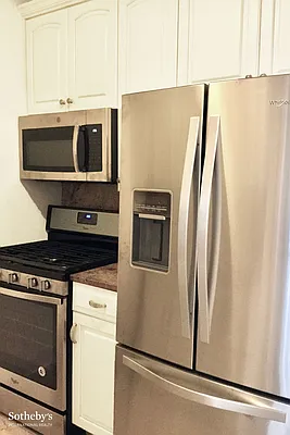 Rented by Sotheby's International Realty | media 29
