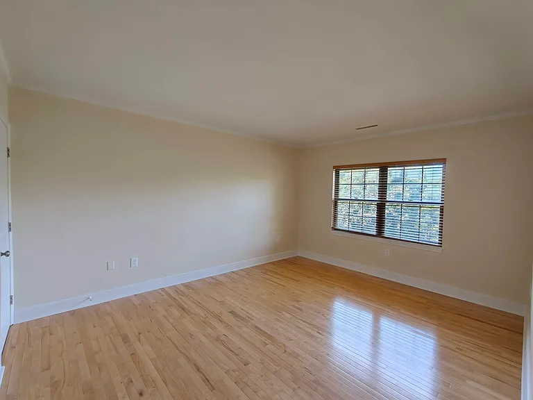 227 Summit Ave #E202 — Photo 5