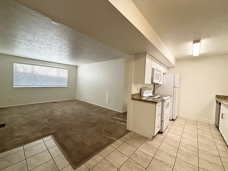 2 bed, 1.0 bath, 925 sqft, $1,250 — Photo 2