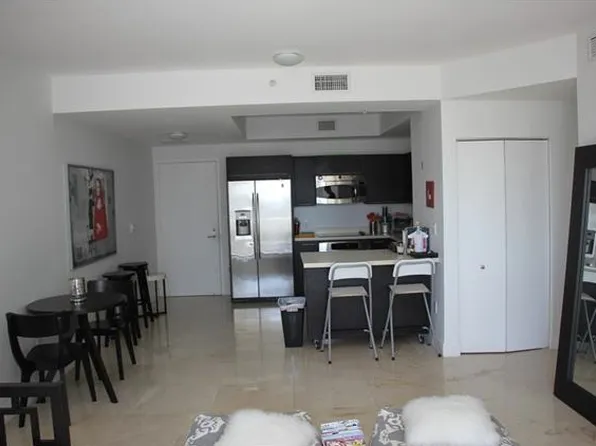 90 SW 3rd St APT 1402, Miami, FL 33130