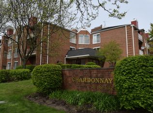 805 Leicester Rd UNIT B101, Elk Grove Village, IL 60007