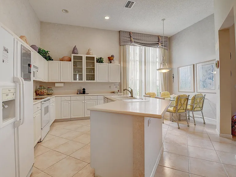7725 Rockford Rd — Photo 10