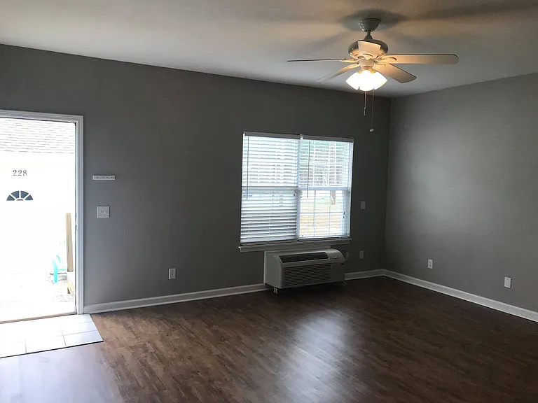 121 Rucker Ln — Photo 9